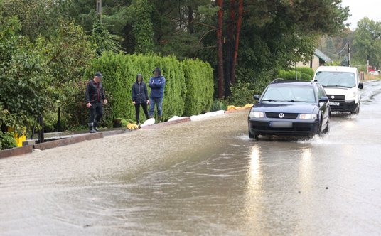 Zalane ulice we wsi Zebrzydowice