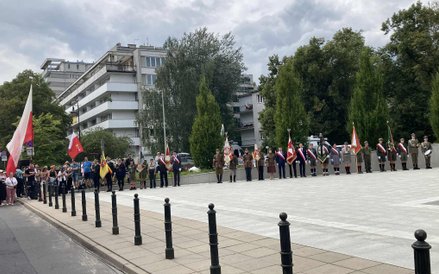 W uroczystości udział wzięły delegacje wielu organizacji państwowych i pozarządowych