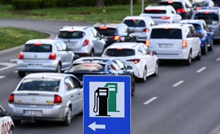 Kierowcy zapłacą mniej niż w czwartek. Rząd obniża ceny benzyny i diesla