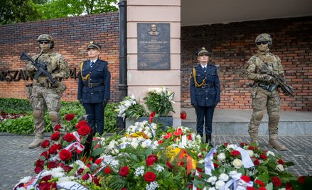 Tablica na ścianie przy ul. Długiej 22