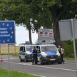 Służby prowadzą kontrole na przejściu granicznym z Niemcami w Rosówku