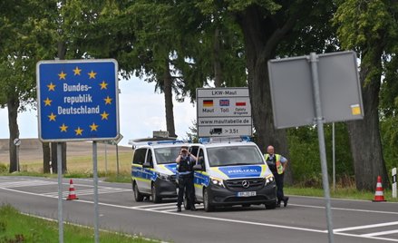 Służby prowadzą kontrole na przejściu granicznym z Niemcami w Rosówku