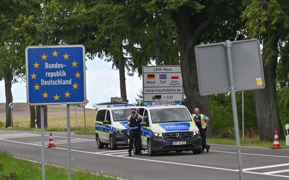 Służby prowadzą kontrole na przejściu granicznym z Niemcami w Rosówku