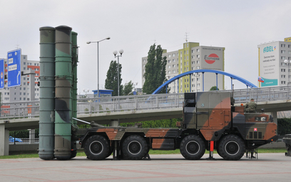 Samobieżna wyrzutnia 5P85SU słowackiego rakietowego systemu obrony przeciwlotniczej S-300PMU.