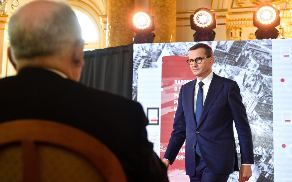 Mateusz Morawiecki w czasie prezentacji raportu ws. strat wojennych Polski w czasie II wojny światow