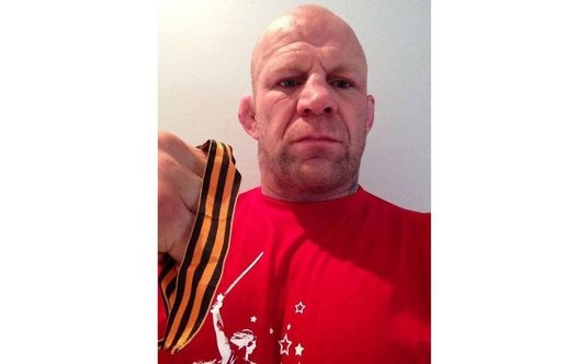 Jeff Monson ze "wstążką św. Jerzego" - symbolem rosyjskich nacjonalistów.