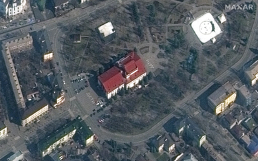 Rosjanie zbombardowali teatr w Mariupolu. Wokół budynku były napisy "dzieci"