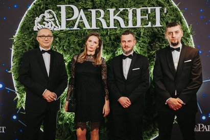 W środku Arkadiusz Regiec, prezes operatora platformy crowdfundingowej Beesfund