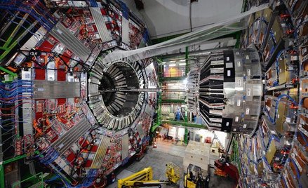 Tor wyścigowy i ring dla hadronów, czyli LHC w Genewie