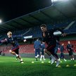 Piątkowy trening na stadionie Sparty w Pradze. Na pierwszym planie Jakub Błaszczykowski (z lewej) i 