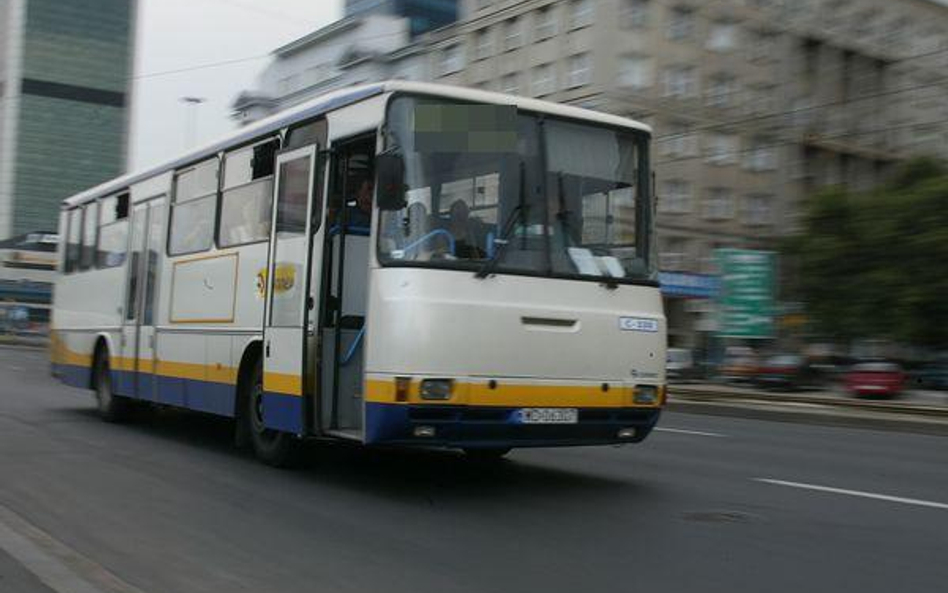 Za dowóz pracowników do firmy trzeba odprowadzić podatek