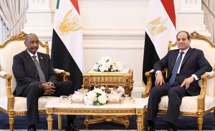 Generał Abd al-Fattah Burhan w cywilnym ubraniu. We wtorek w El-Alamejn podczas pierwszej wizyty zag