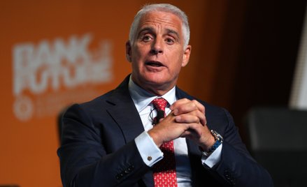 Prezes UniCredit Andrea Orcel grozi sprzedażą udziałów w Commerzbanku