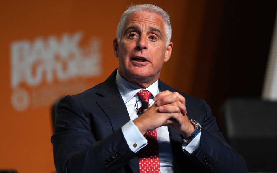 Prezes UniCredit Andrea Orcel grozi sprzedażą udziałów w Commerzbanku