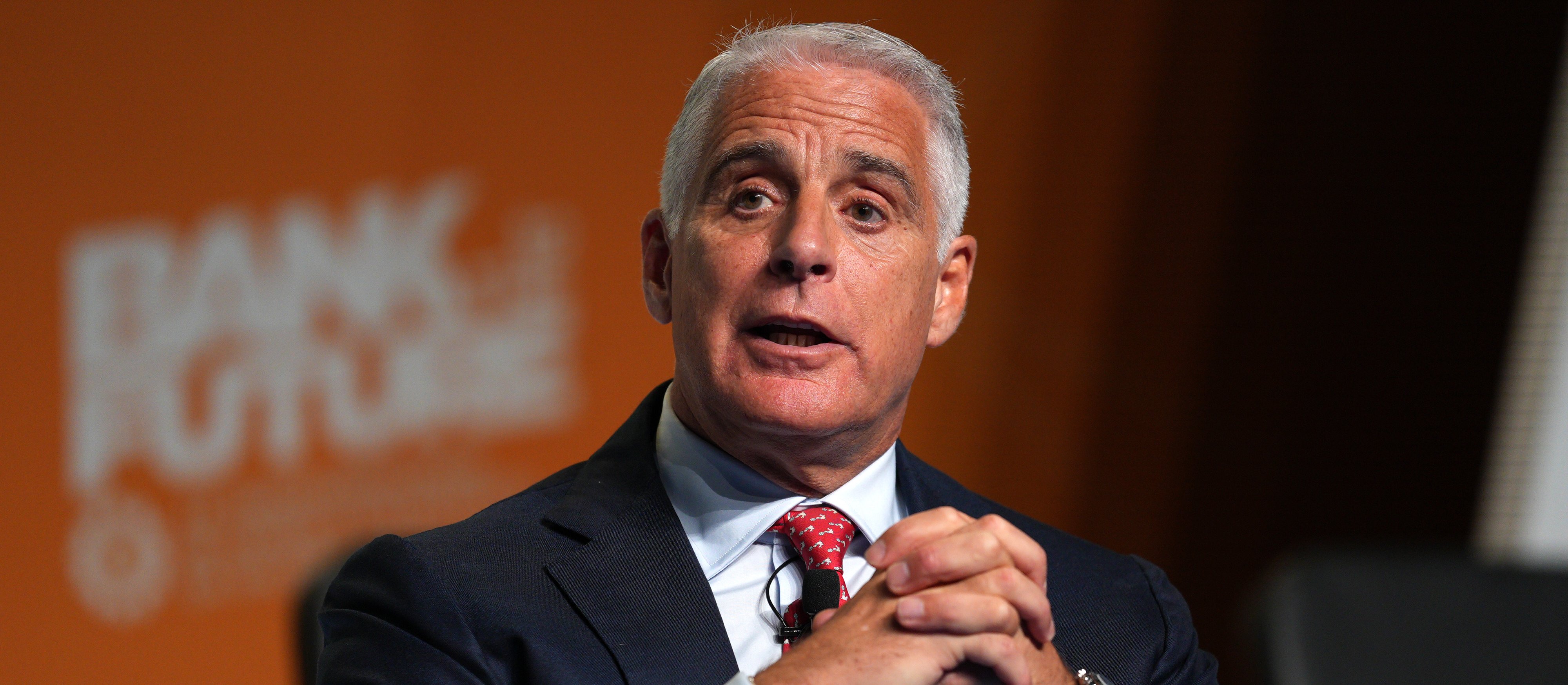 UniCredit grozi sprzedażą udziałów w Commerzbanku. W grze bank spoza UE