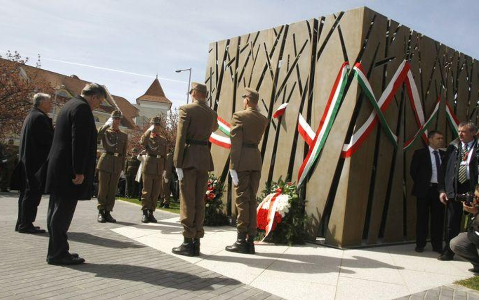 Odsłonięcie pomnika katyńskiego na Węgrzech