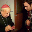 47 proc. badanych wierzy, że krople krwi Jana Pawła II, które przekazał kard. Stanisław Dziwisz, pom