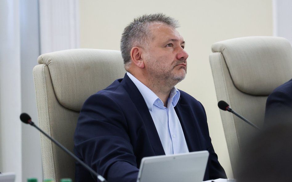 Duża odpowiedzialność, czasochłonność czynności, stałe obciążanie dodatkowymi obowiązkami i wzrost k