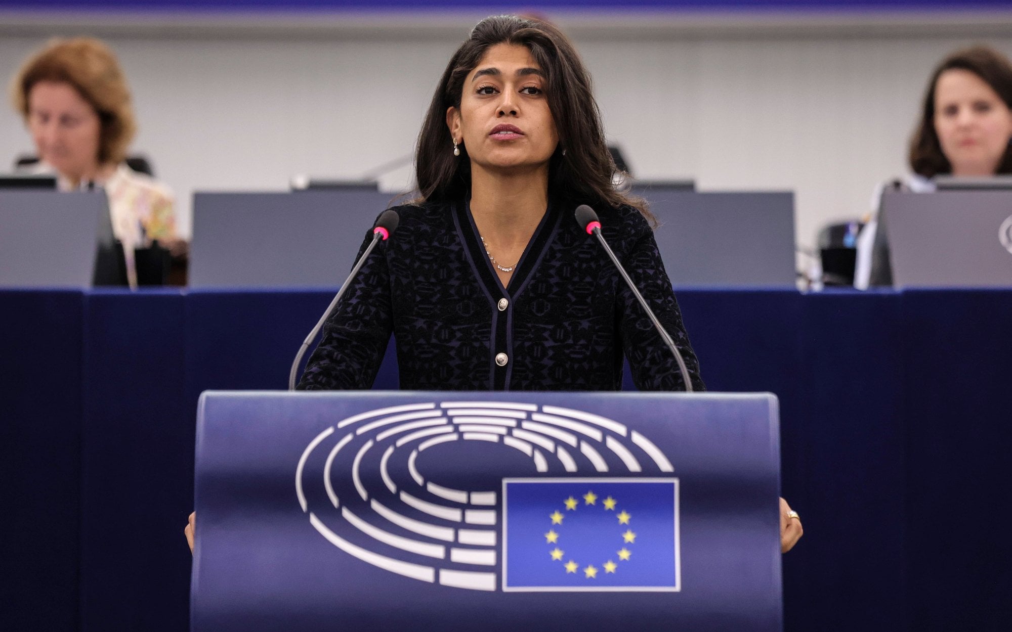 „Syntetyczny narkotyk” w torebce francuskiej europosłanki Rimy Hassan