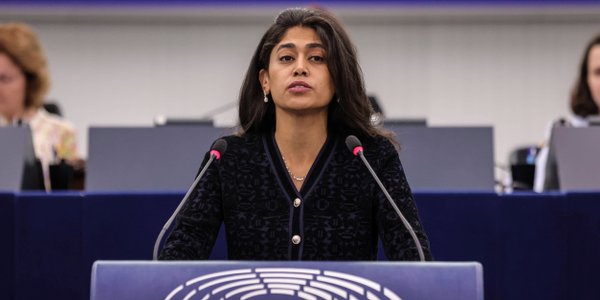 „Syntetyczny narkotyk” w torebce francuskiej europosłanki Rimy Hassan