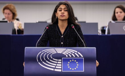 Europosłanka Rima Hassan w Parlamencie Europejskim