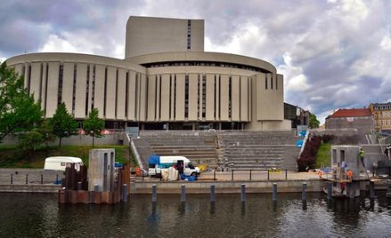 Budowa sceny muzycznej na Brdzie