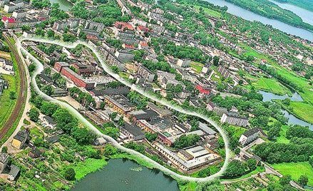 Działka, na której stoją zakłady produkcyjne IZNS Iławy (zaznaczone na zdjęciu), leży w centrum mias