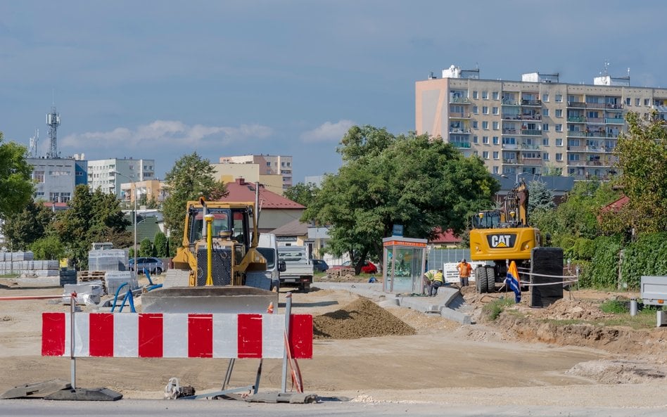 Największą część budżetu „transportowego” samorządów, niemal 88 proc., pochłonęła budowa, przebudowa