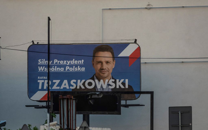 Groził spaleniem domu za plakat z Trzaskowskim