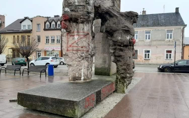 Mieszkańcy Włodawy decydują o losie pomnika który upamiętnia „walki i męczeństwo wojsk polskich i so