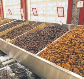 Daktyle występują w Omanie w 250 odmianach. W dobrym tonie jest poczęstowanie gościa daktylami oraz 