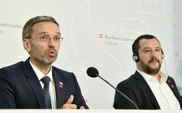 Austriacki minister: Rejestrujmy uchodźców na morzu