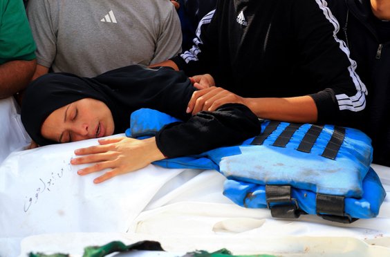 Gaza, 10 czerwca 2025 r. Pogrzeb trzech ratowników medycznych i dziennikarza, zabitych w bombardowan