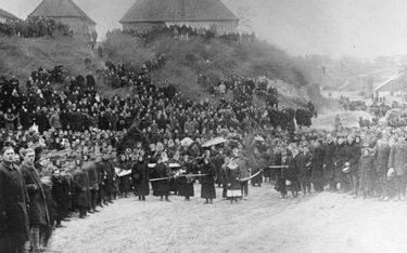 Łęczna (woj. lubelskie), 18 lutego 1918. Pogrzeb ofiar manifestacji przeciw oderwaniu Chełmszczyzny