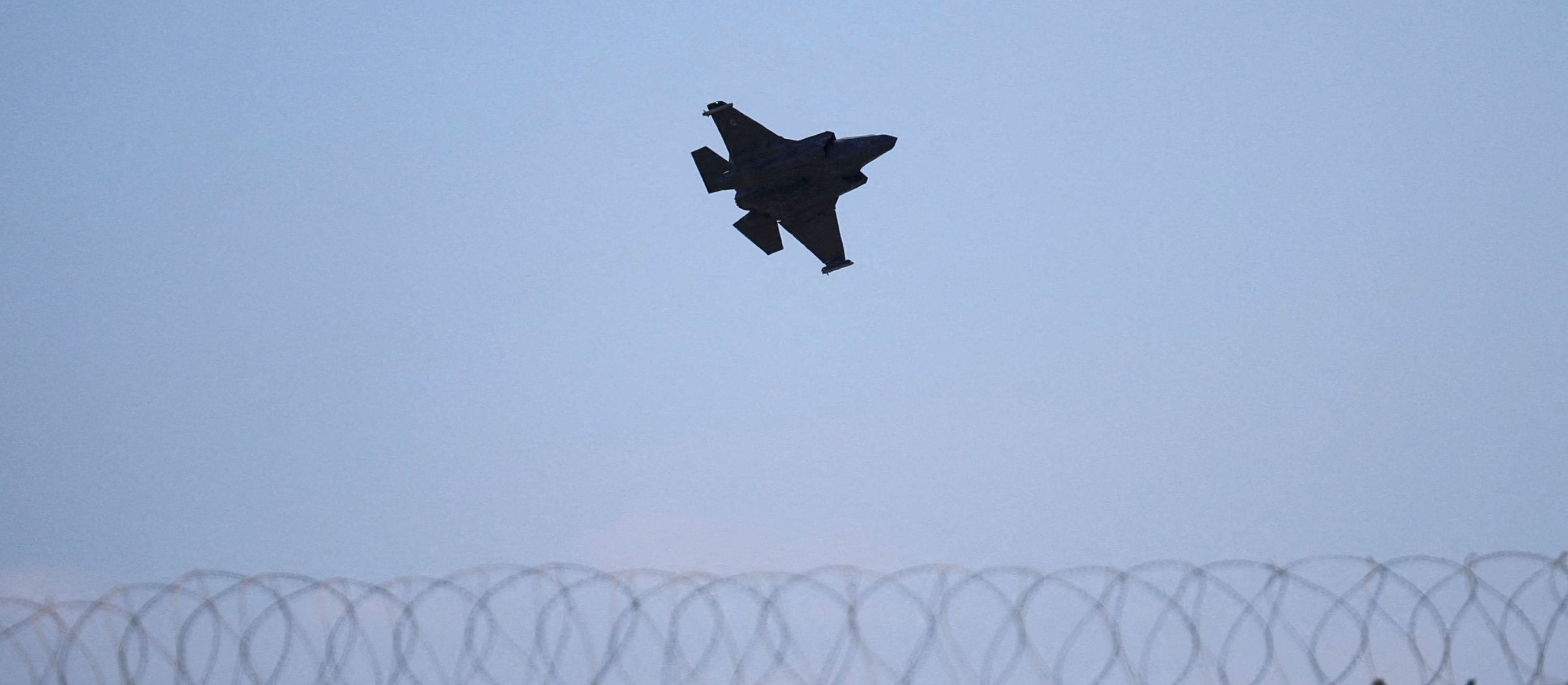 Po ataku dronów Grecja wysyła okręty i myśliwce na Cypr