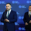 Prezes Instytutu Pamięci Narodowej Karol Nawrocki oraz dyrektor Głównej Komisji Ścigania Zbrodni prz