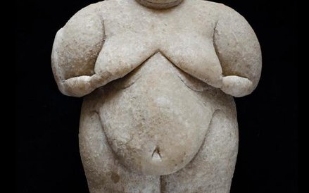 Marmurowa figurka symbolizowała żeńskie bóstwo.