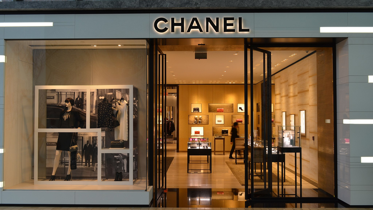 Z Paryża do Londynu: Chanel, słynny francuski dom mody, stał się firmą  brytyjską - rp.pl