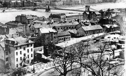 Dom na skarpie, gdzie znajdowała się pracownia mistrza Fáby (zaznaczony iksikiem), Budapeszt