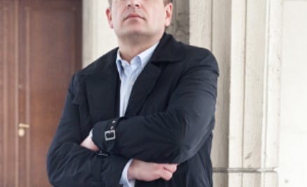 Nowy minister nie gra w piłkę, bo woli gitarę