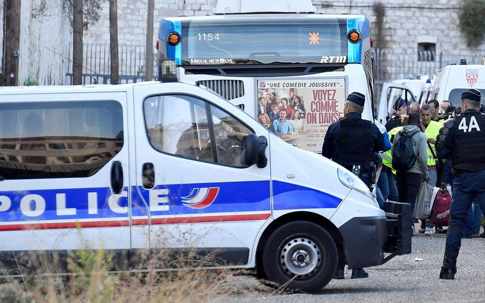 Czy Francja podrzuca imigrantów Włochom? Żandarmi wywieźli dwie osoby do włoskiego lasu