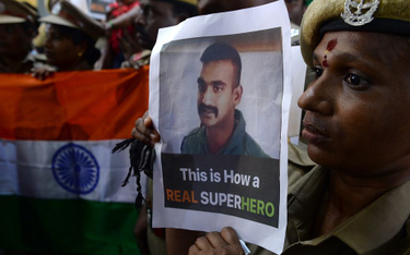 Pakistan "w geście pokoju" uwolnił pojmanego pilota z Indii