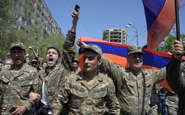 Armenia: Żołnierze dołączyli do protestów