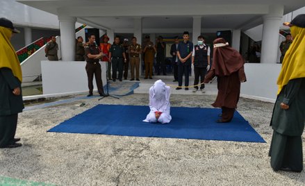 Indonezja: Kobiety będą wykonywać publiczne kary cielesne