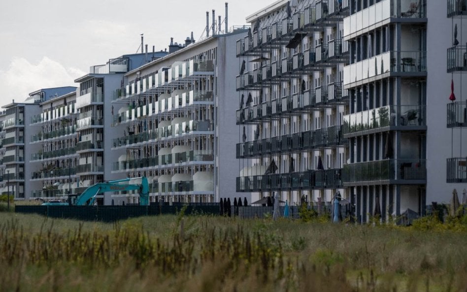 Obiekt znajduje się w niezwykle malowniczej lokalizacji: nad spokojną zatoką, przy samej plaży o jas