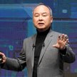 Masayoshi Son jest „Koreańczykiem Zainichi” w trzecim pokoleniu. Naturalizował się jako obywatel Jap