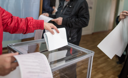 Nie wiadomo, czy wyznaczenie wyborów przez prezydenta na 15 października zadziałałoby na korzyść obe