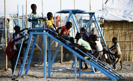 PiS pisze na Twitterze o uchodźcach. Później usuwa wpis