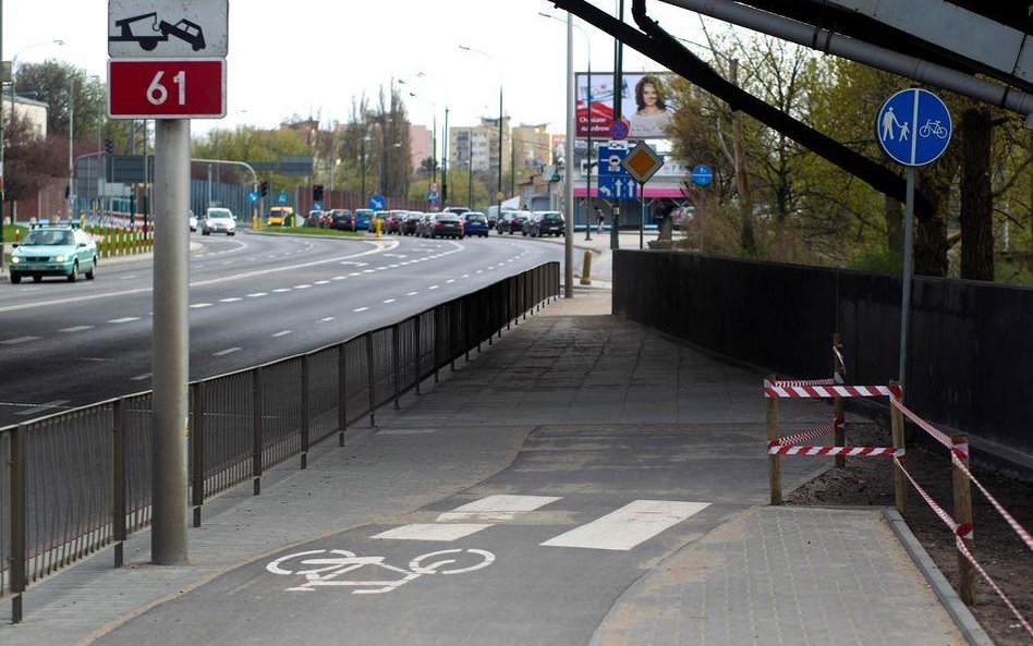 Urwana ścieżka rowerowa w Warszawie