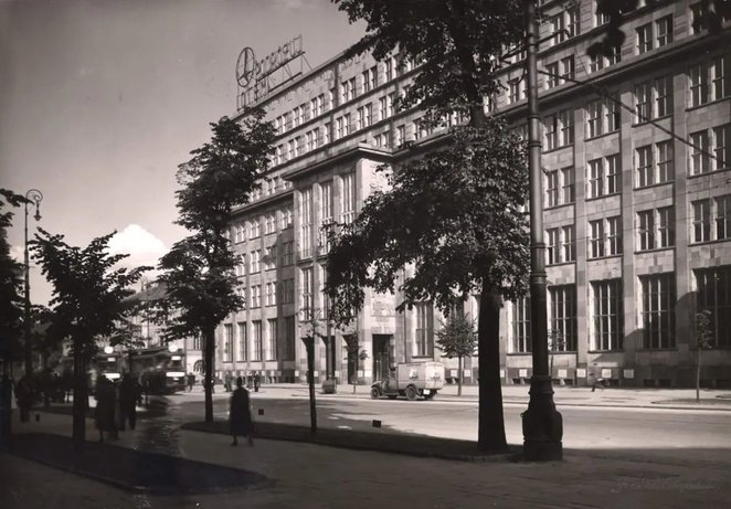 Dla wielu osób gmach BGK jest jednym z symboli gospodarczych sukcesó II RP. Tak wyglądał budynek i j